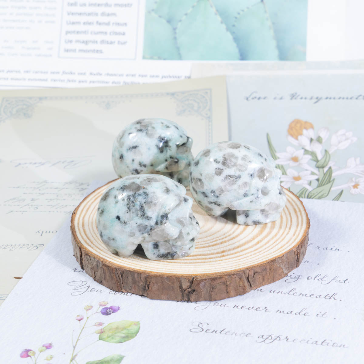 1,5-Zoll-Kiwi-Jaspis-Schädel in loser Schüttung