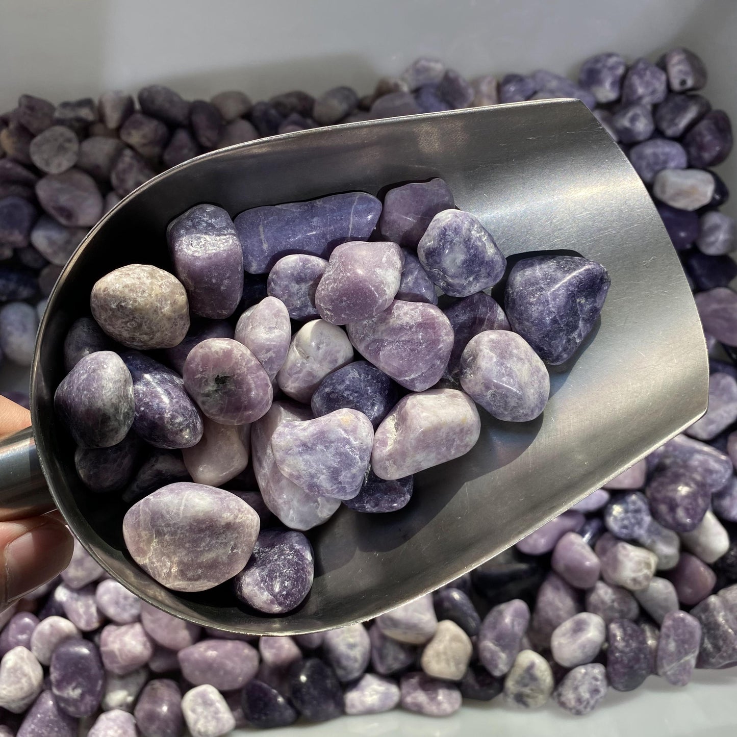 2–3 cm große Lepidolit-Schottersteine in großen Mengen