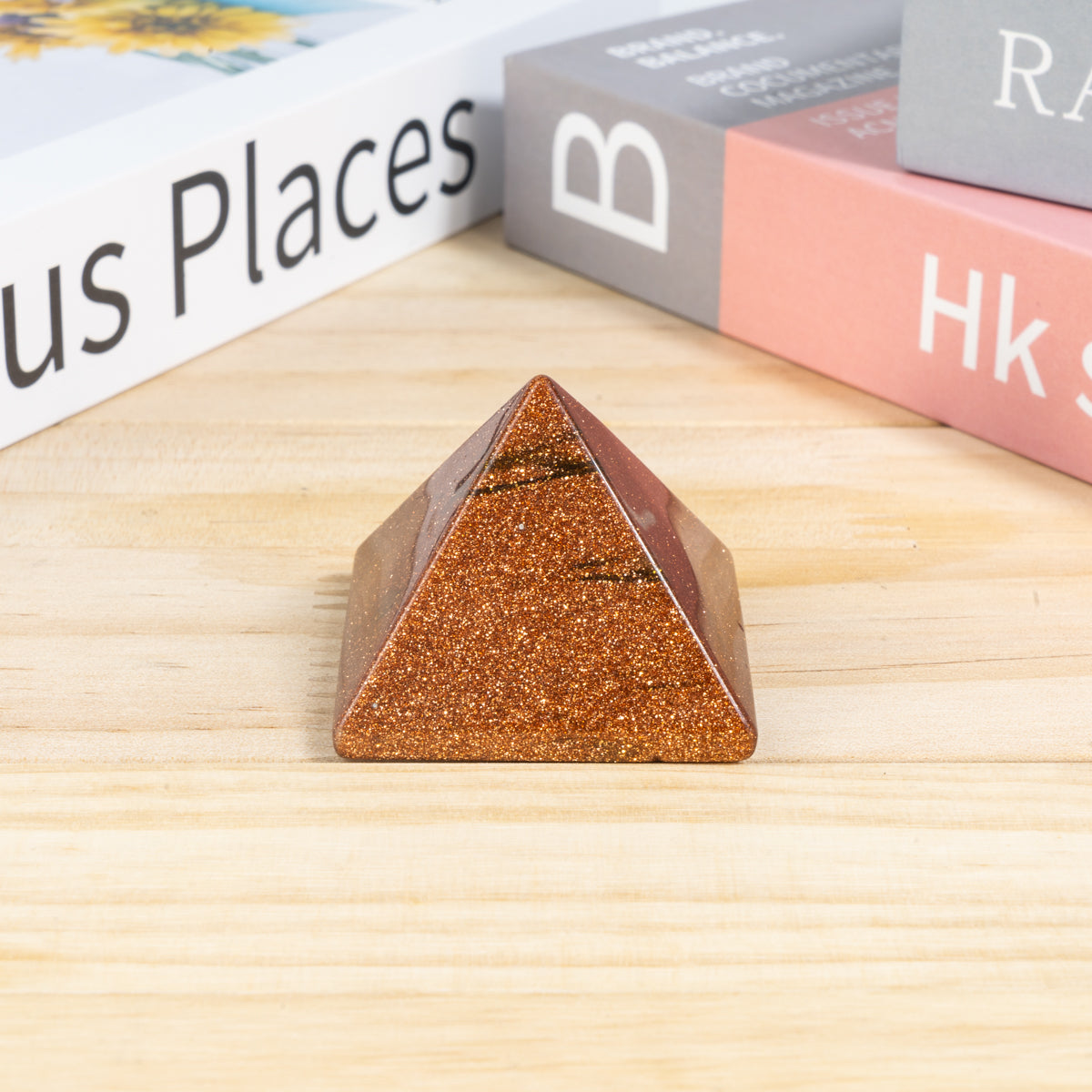 4 cm große Goldsand-Steinpyramide in loser Schüttung