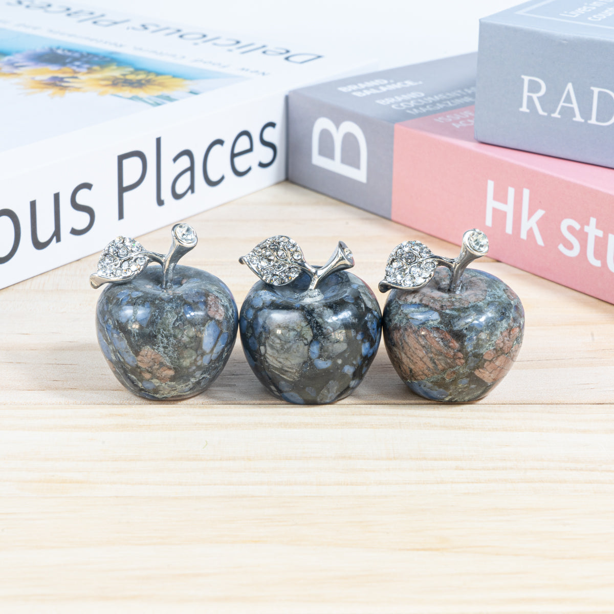 3 cm großer Llanite-Apfel in loser Schüttung