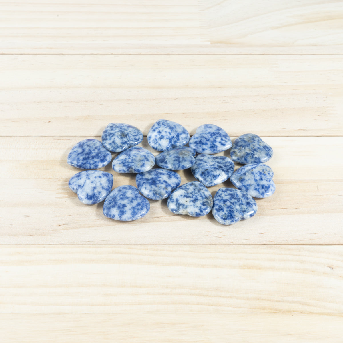 Escamas de corazón de piedra con manchas azules de 2,5 cm a granel