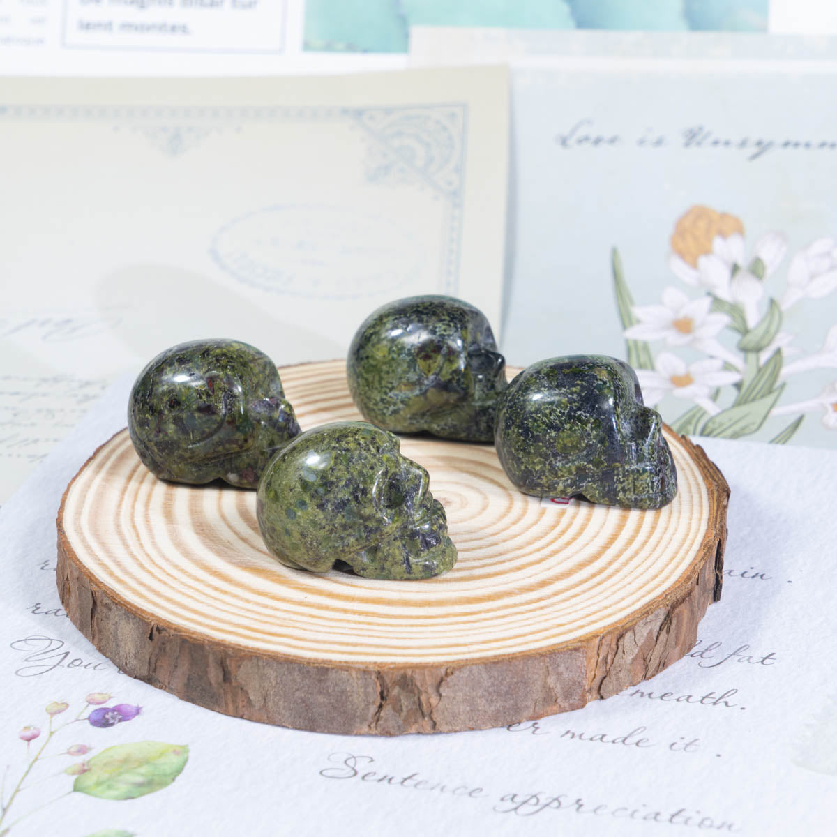 1-Zoll-Drachenblutsteinschädel in loser Schüttung