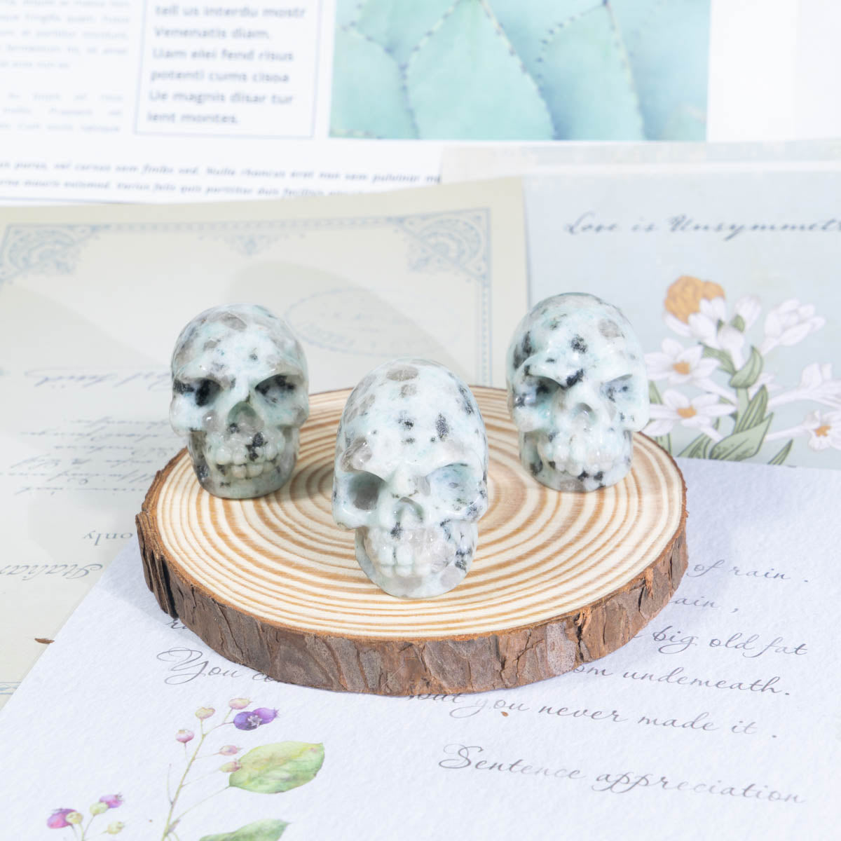 1,5-Zoll-Kiwi-Jaspis-Schädel in loser Schüttung