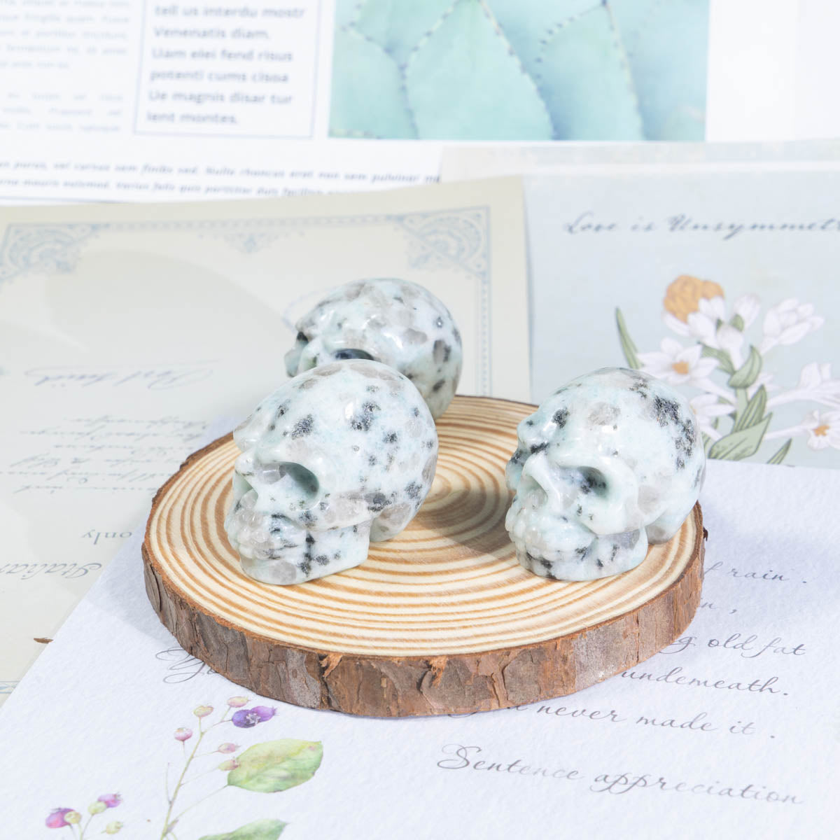 1,5-Zoll-Kiwi-Jaspis-Schädel in loser Schüttung