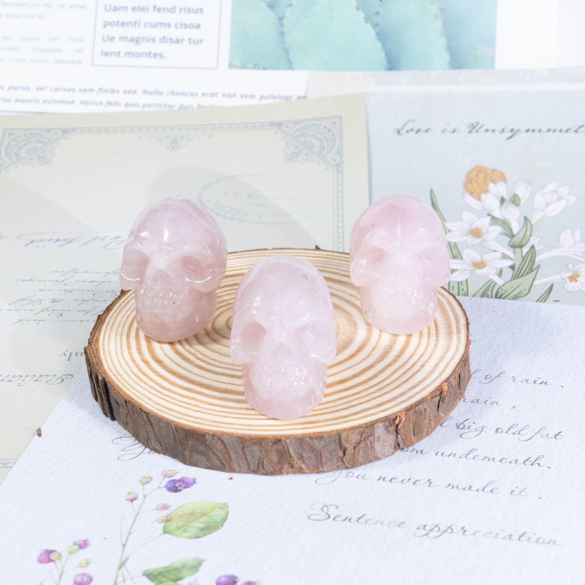 1,5-Zoll-Rosenquarz-Schädel in loser Schüttung