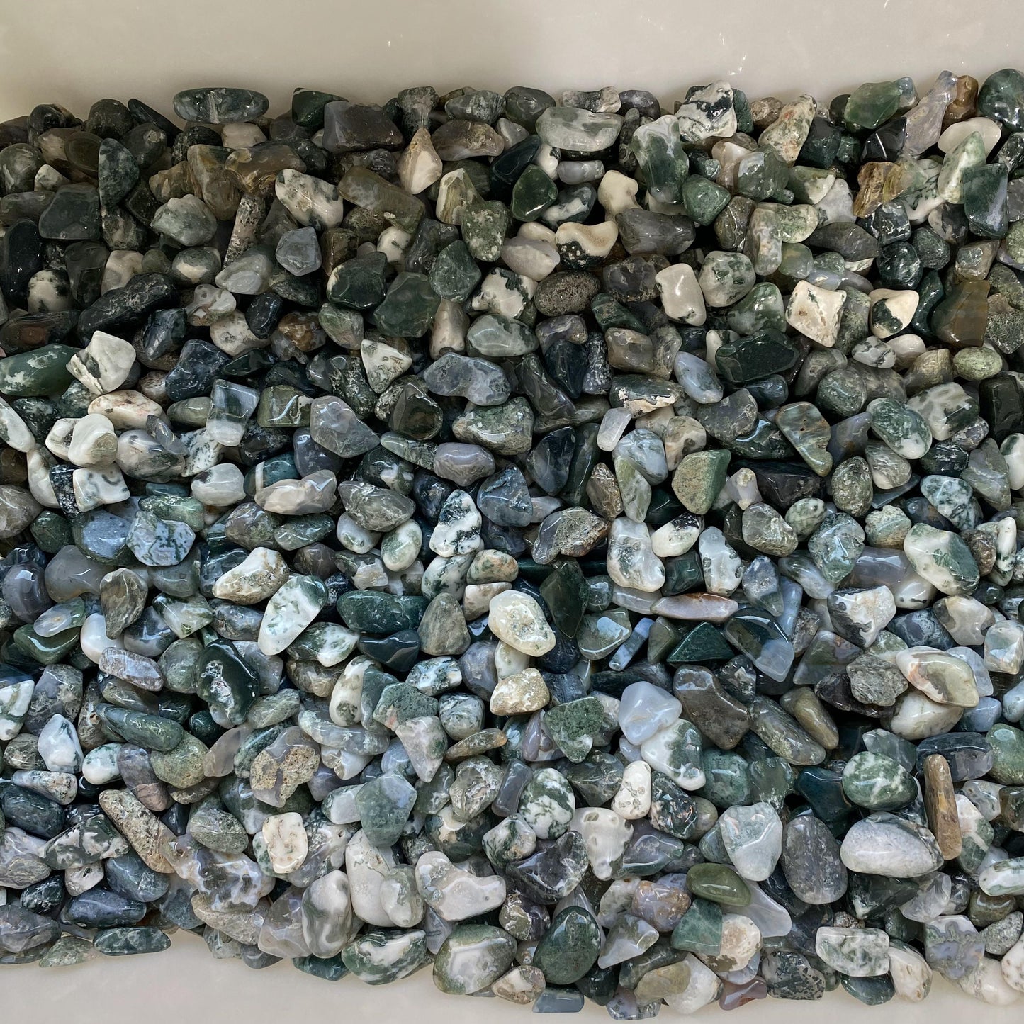 1,5–2,5 cm große Moosachat-Schrote in loser Schüttung