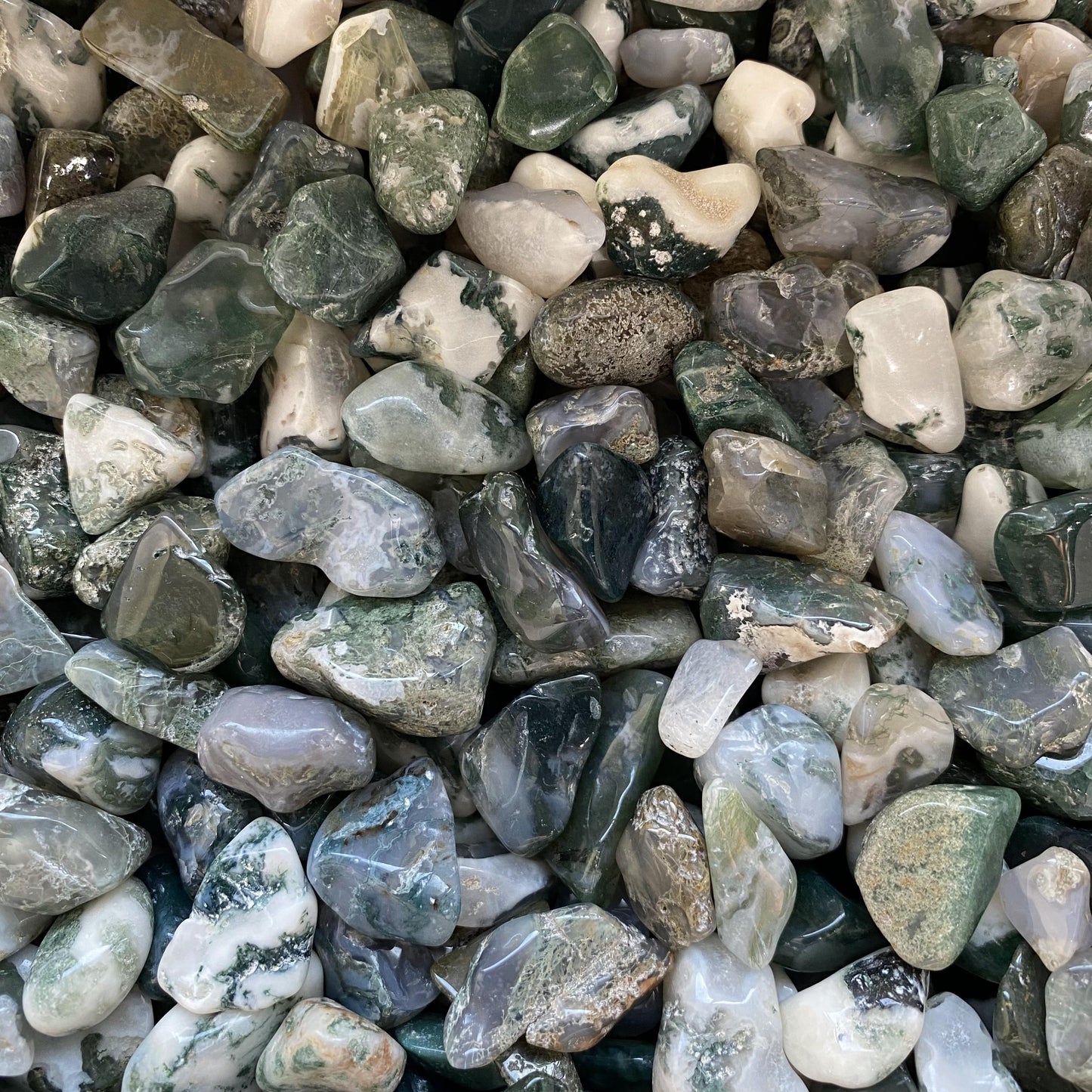 1,5–2,5 cm große Moosachat-Schrote in loser Schüttung