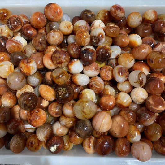 Karneol-Trommelsteine ​​in großen Mengen