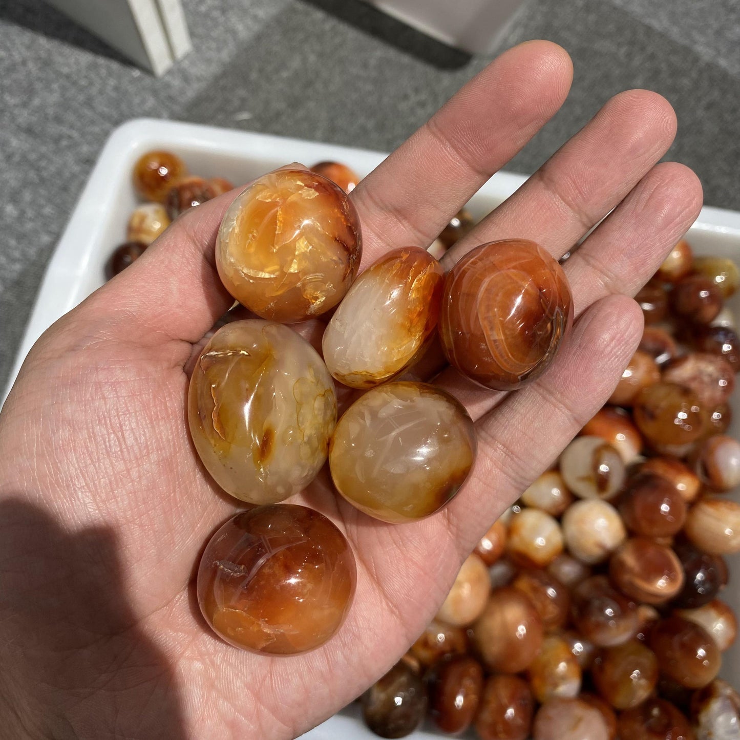 Karneol-Trommelsteine ​​in großen Mengen