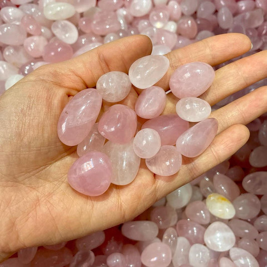 Hochwertige Rosenquarz-Trommelsteine ​​in großen Mengen