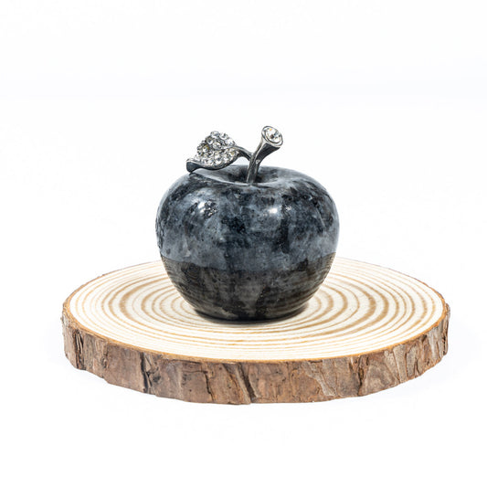 4 cm großer Larvikit-Apfel in loser Schüttung