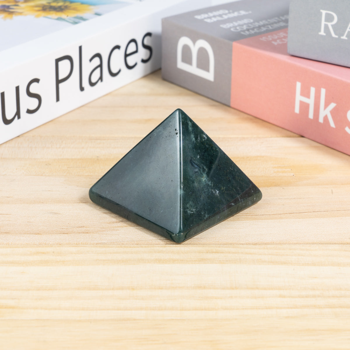 4 cm große Ozean-Jaspis-Pyramide in loser Schüttung