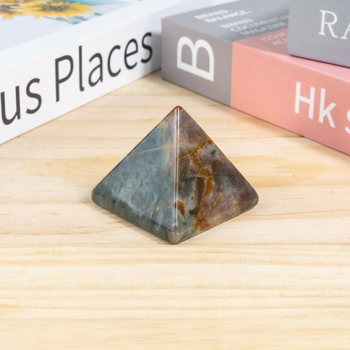 4 cm große Ozean-Jaspis-Pyramide in loser Schüttung