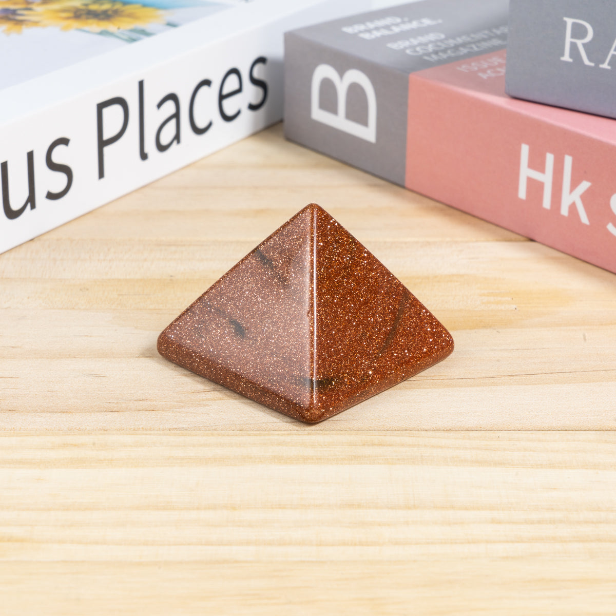 4 cm große Goldsand-Steinpyramide in loser Schüttung