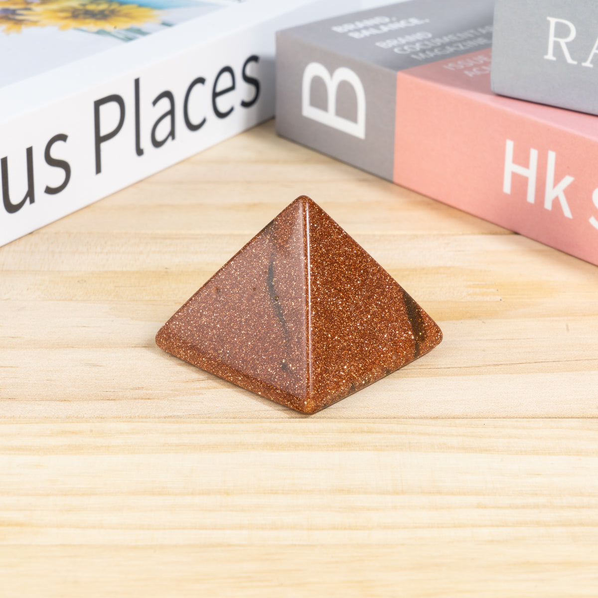 4 cm große Goldsand-Steinpyramide in loser Schüttung