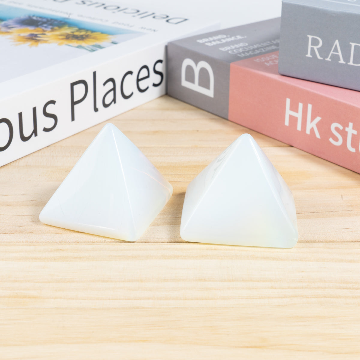 Pirámide de opalita de 4 cm a granel