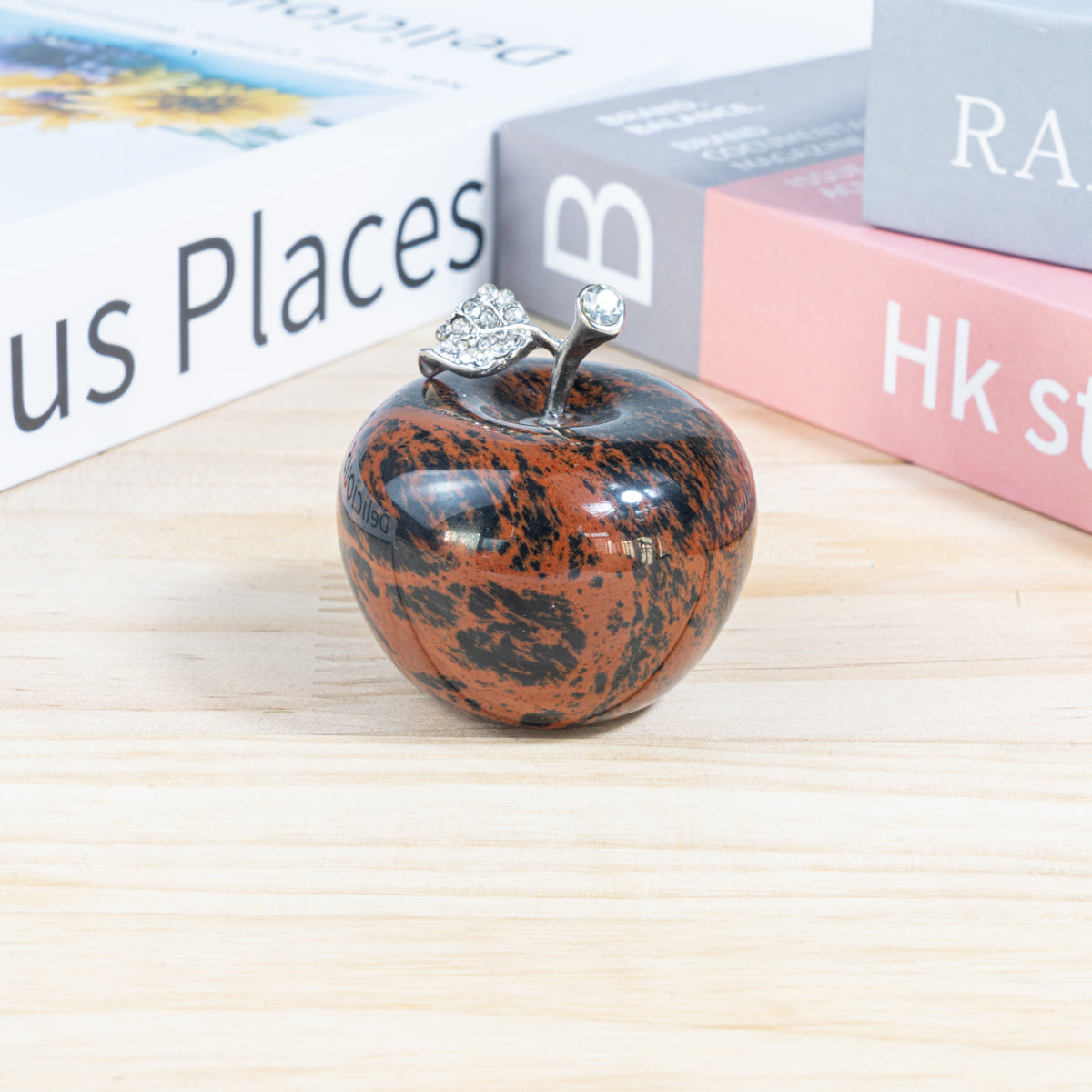 4 cm großer Apfel aus rotem Obsidian in loser Schüttung