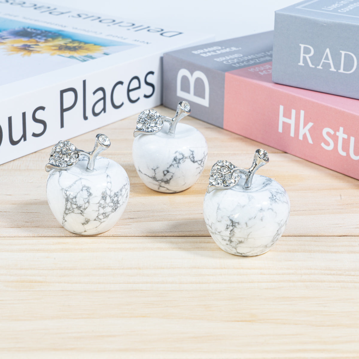 3 cm großer Howlith-Apfel in loser Schüttung