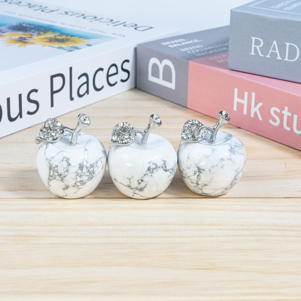 3 cm großer Howlith-Apfel in loser Schüttung