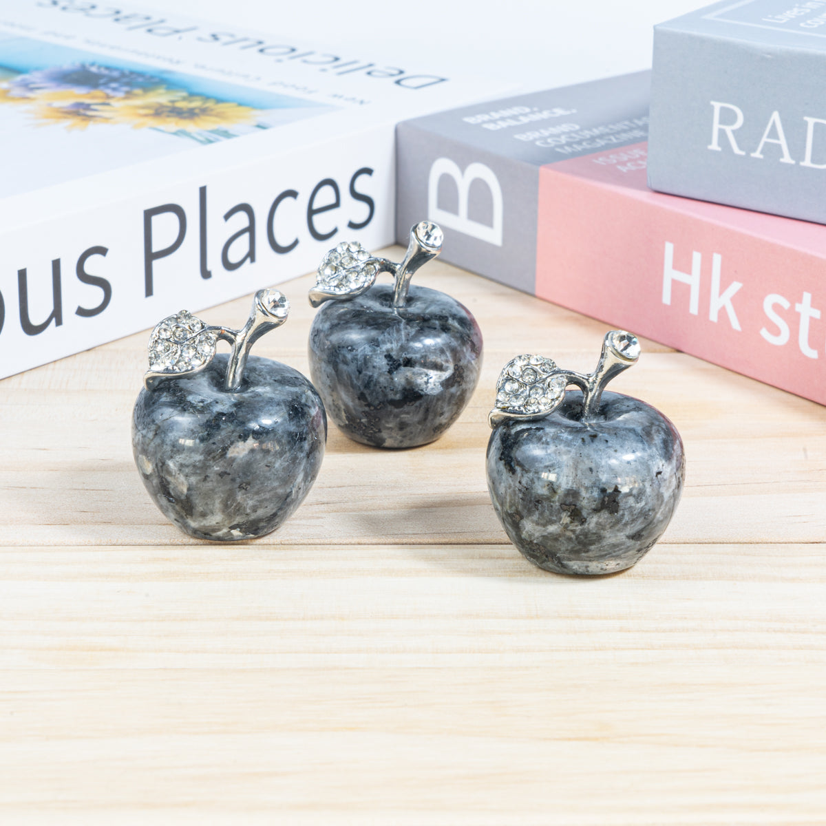 3 cm großer Larvikit-Apfel in loser Schüttung