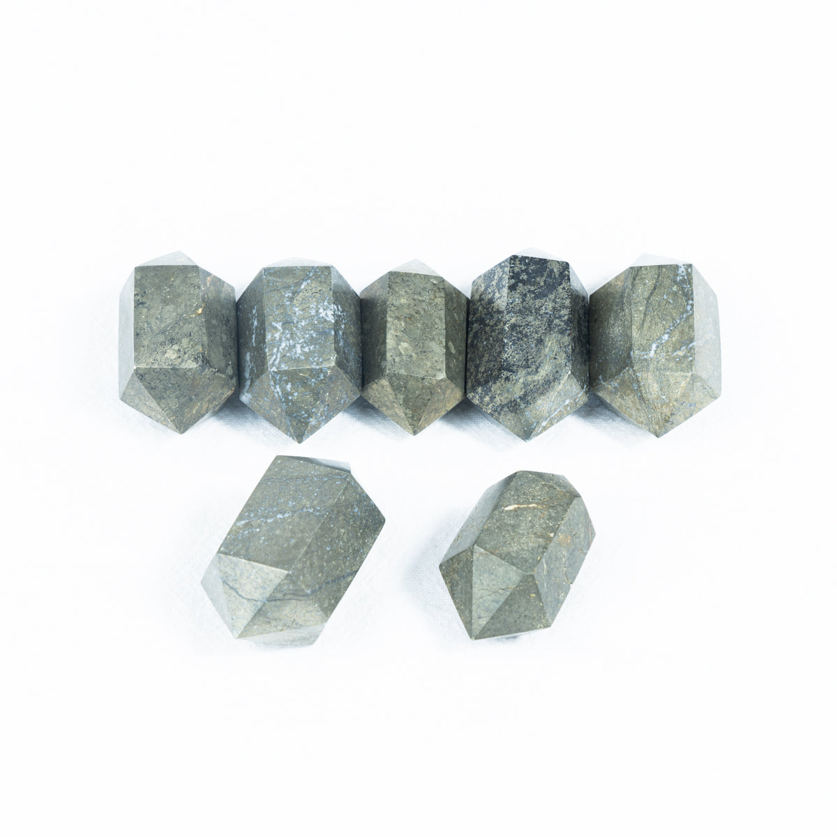 Calcopirita de 4,5 cm con punta doble pequeña a granel