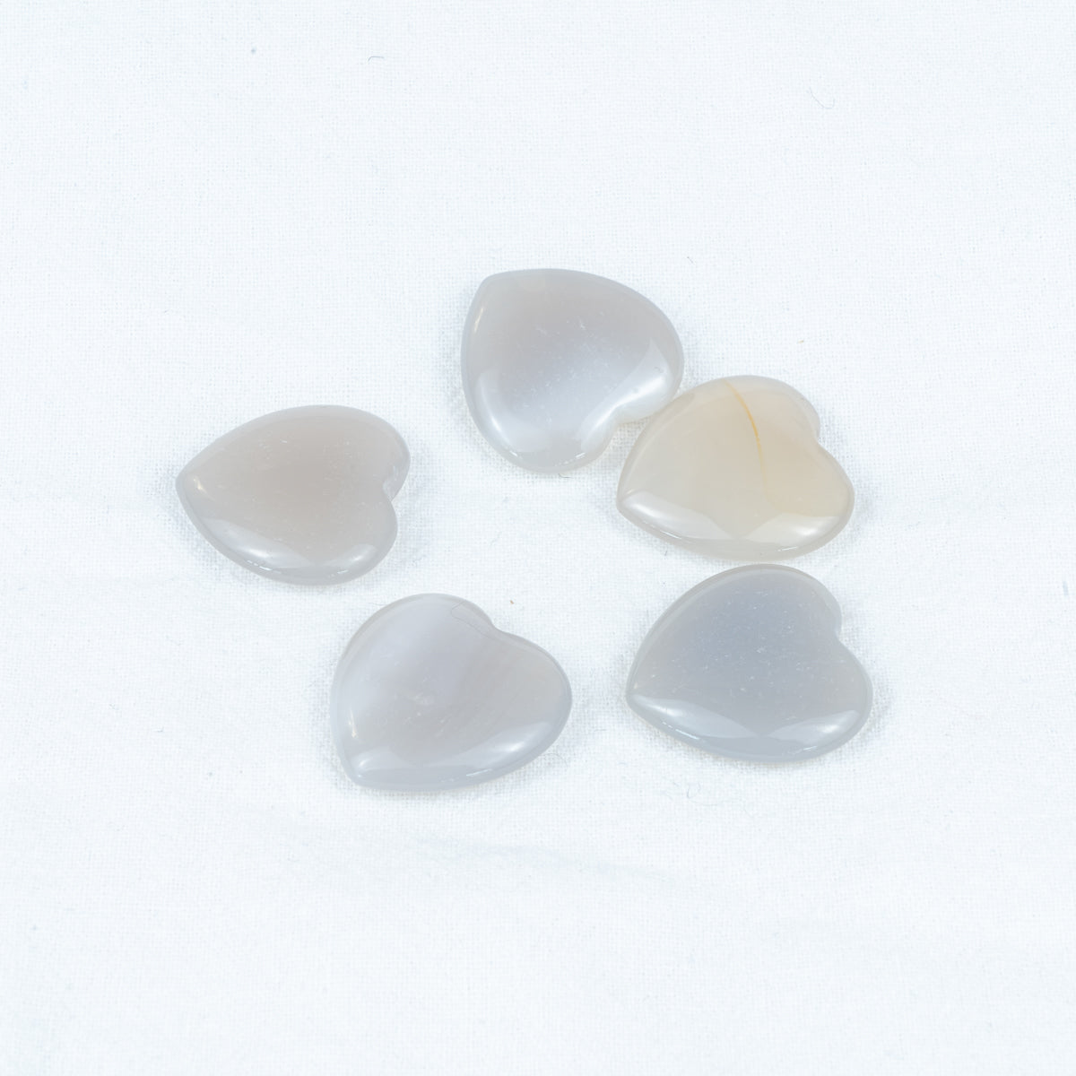 2,5 cm große graue Achat-Herzflocke in loser Schüttung