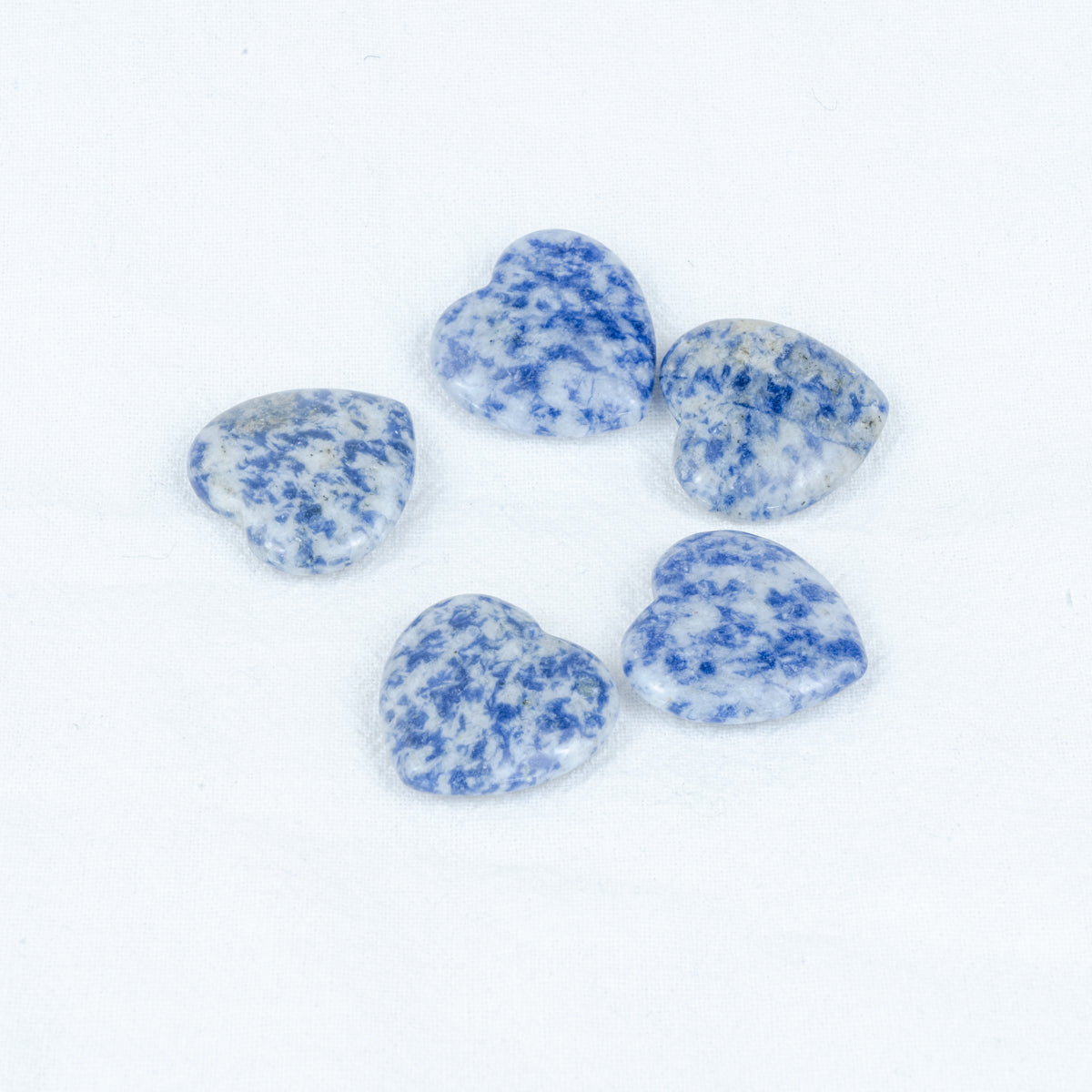 Escamas de corazón de piedra con manchas azules de 2,5 cm a granel