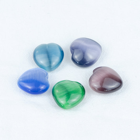 3 cm großes Katzenaugen-Steinherz in loser Schüttung