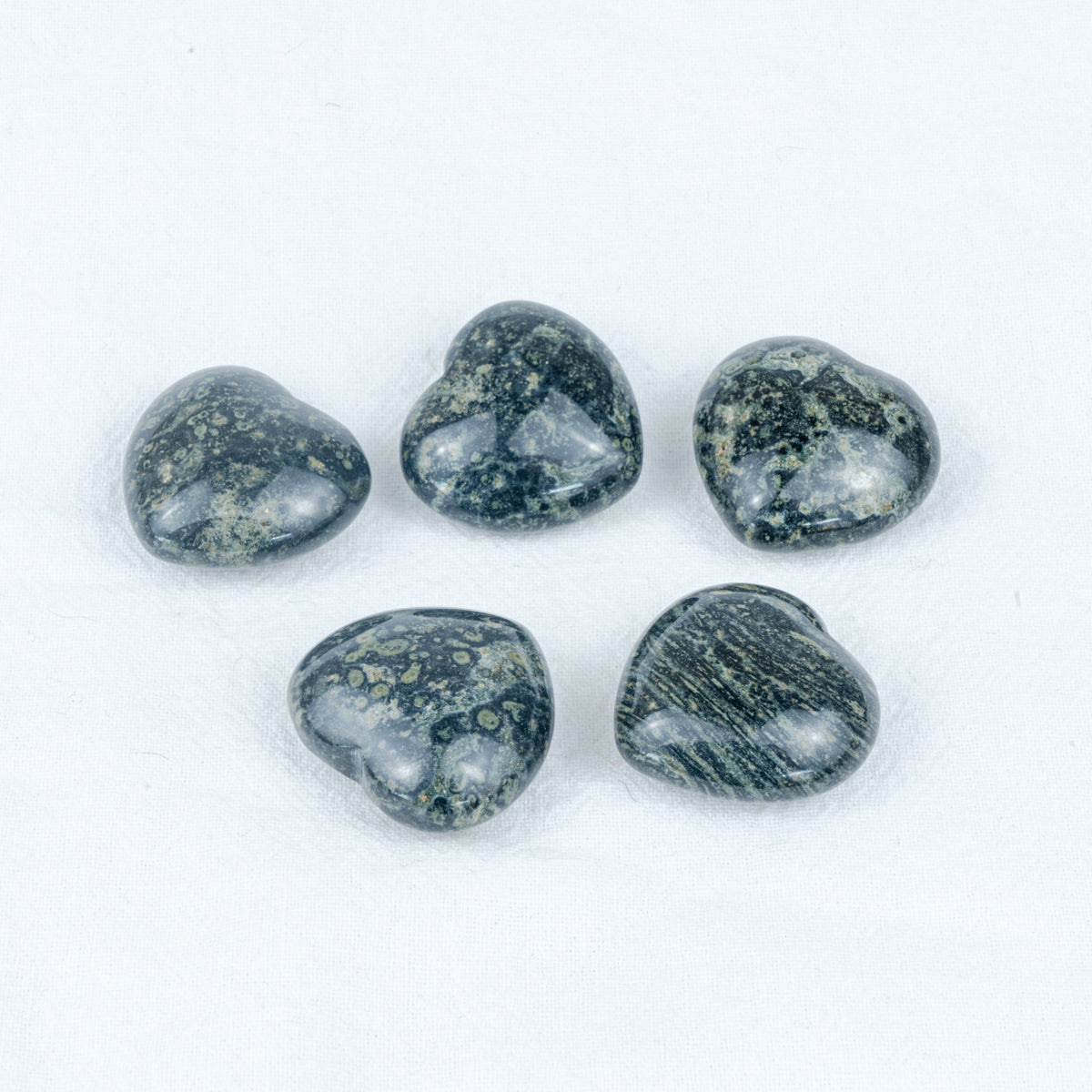 3 cm großes Kambaba-Jaspis-Herz in loser Schüttung