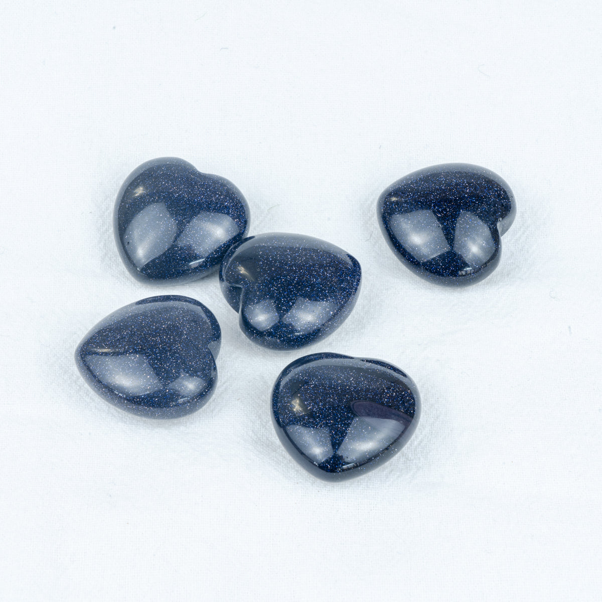 3 cm großes Herz aus blauem Sandstein in loser Schüttung