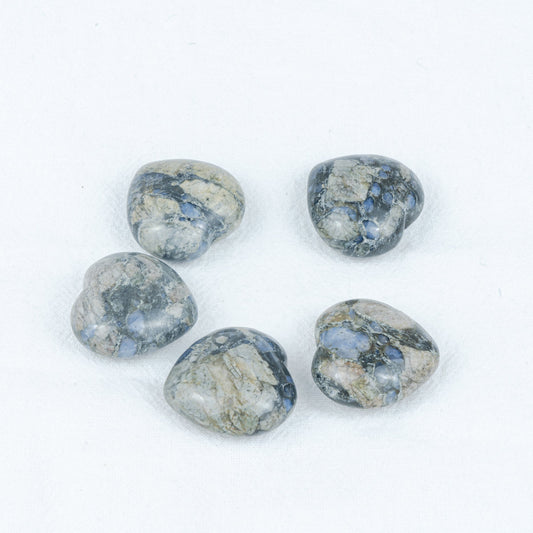 3 cm großes Llanit-Herz in loser Schüttung