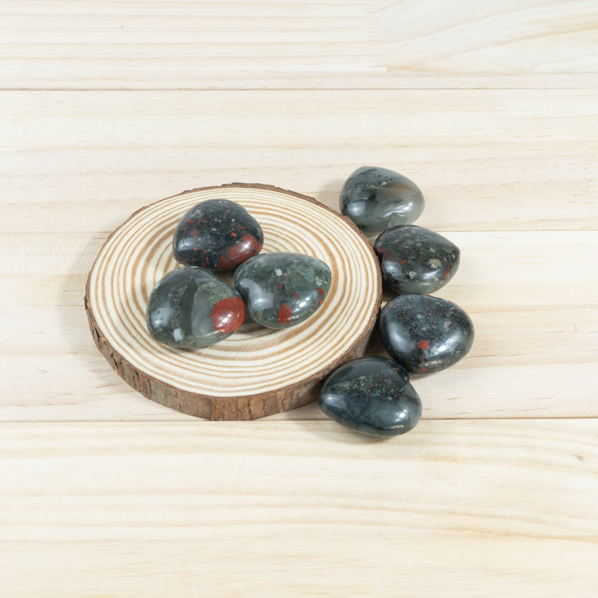 3 cm großes Blutsteinherz in loser Schüttung