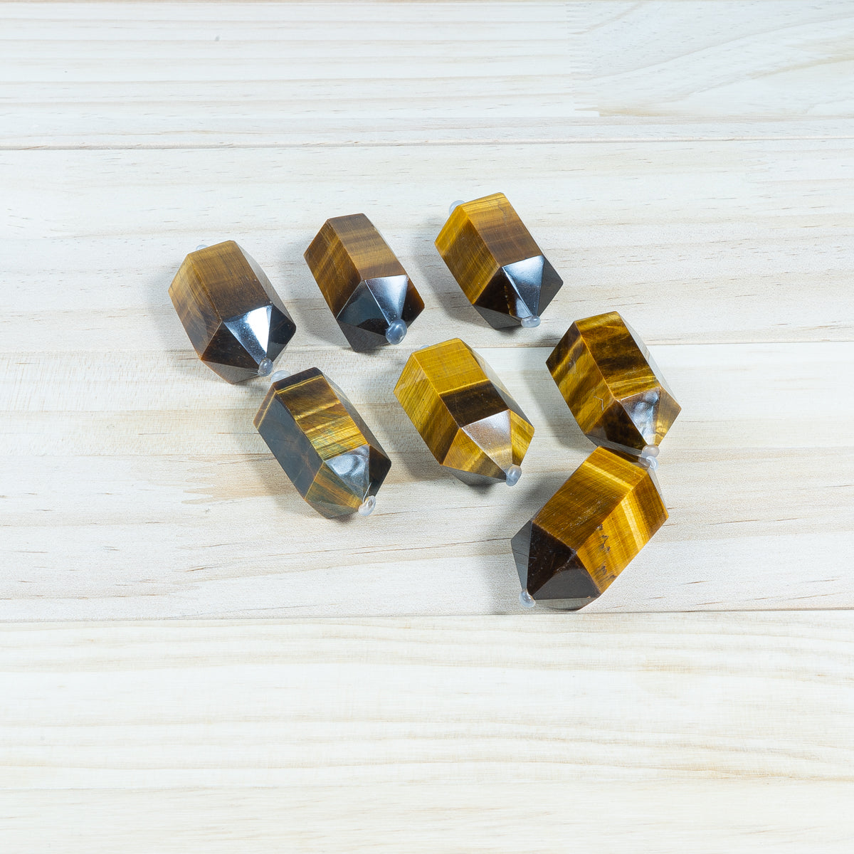 Piedra de ojo de tigre de 4,5 cm, pequeña punta doble a granel