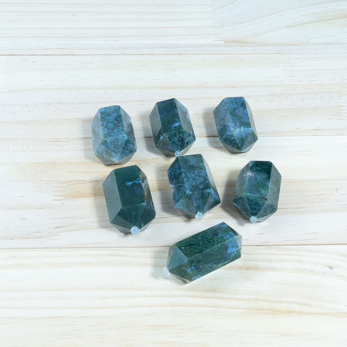 4,5 cm kleiner Doppelpunkt aus Moosachat in loser Schüttung