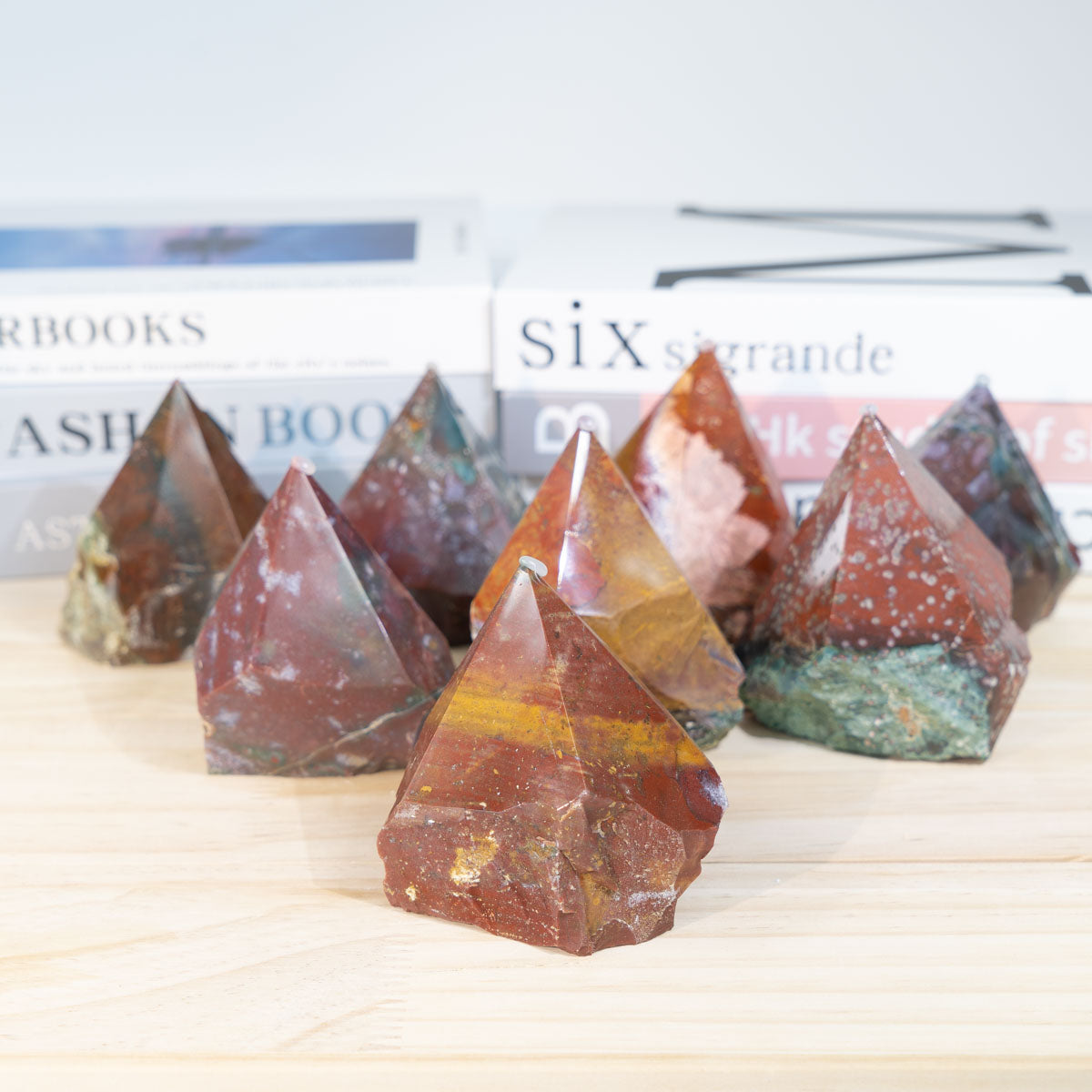 Ozean-Jaspis-Rohsteinspitze in loser Schüttung