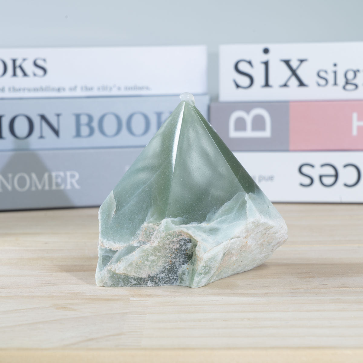 Grüne Aventurin-Rohsteinspitze in loser Schüttung