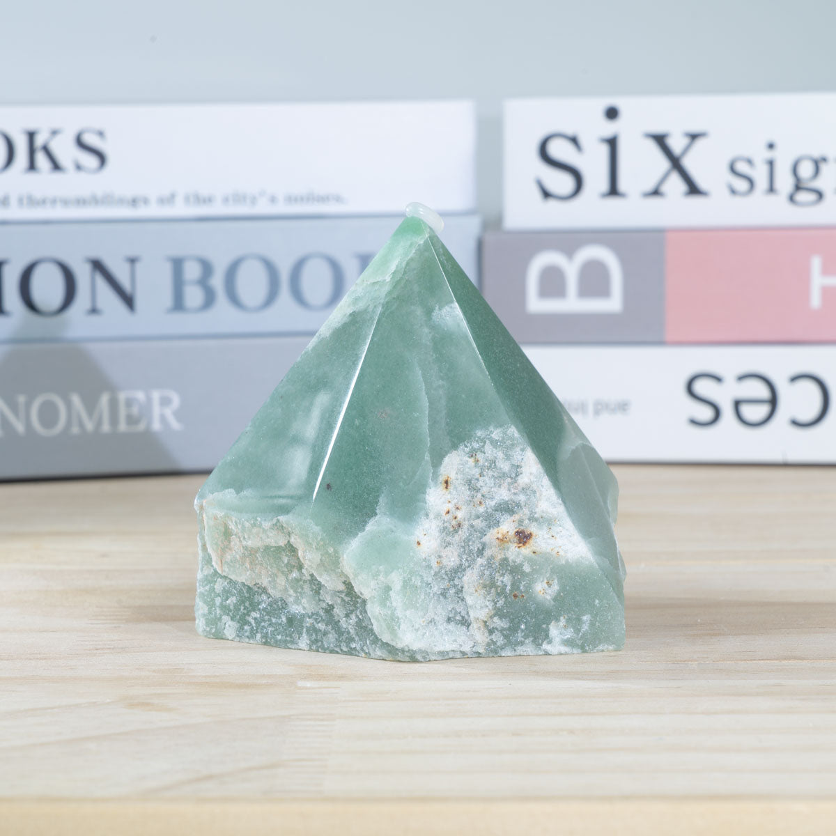 Grüne Aventurin-Rohsteinspitze in loser Schüttung