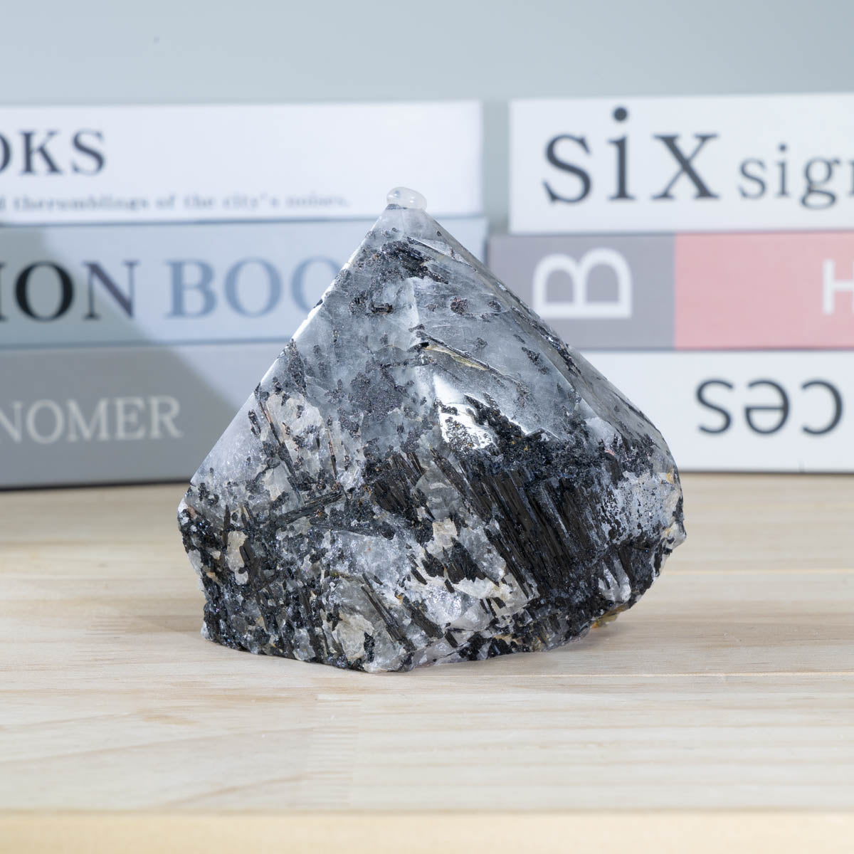 Punta de piedra en bruto de cuarzo turmalina negra a granel