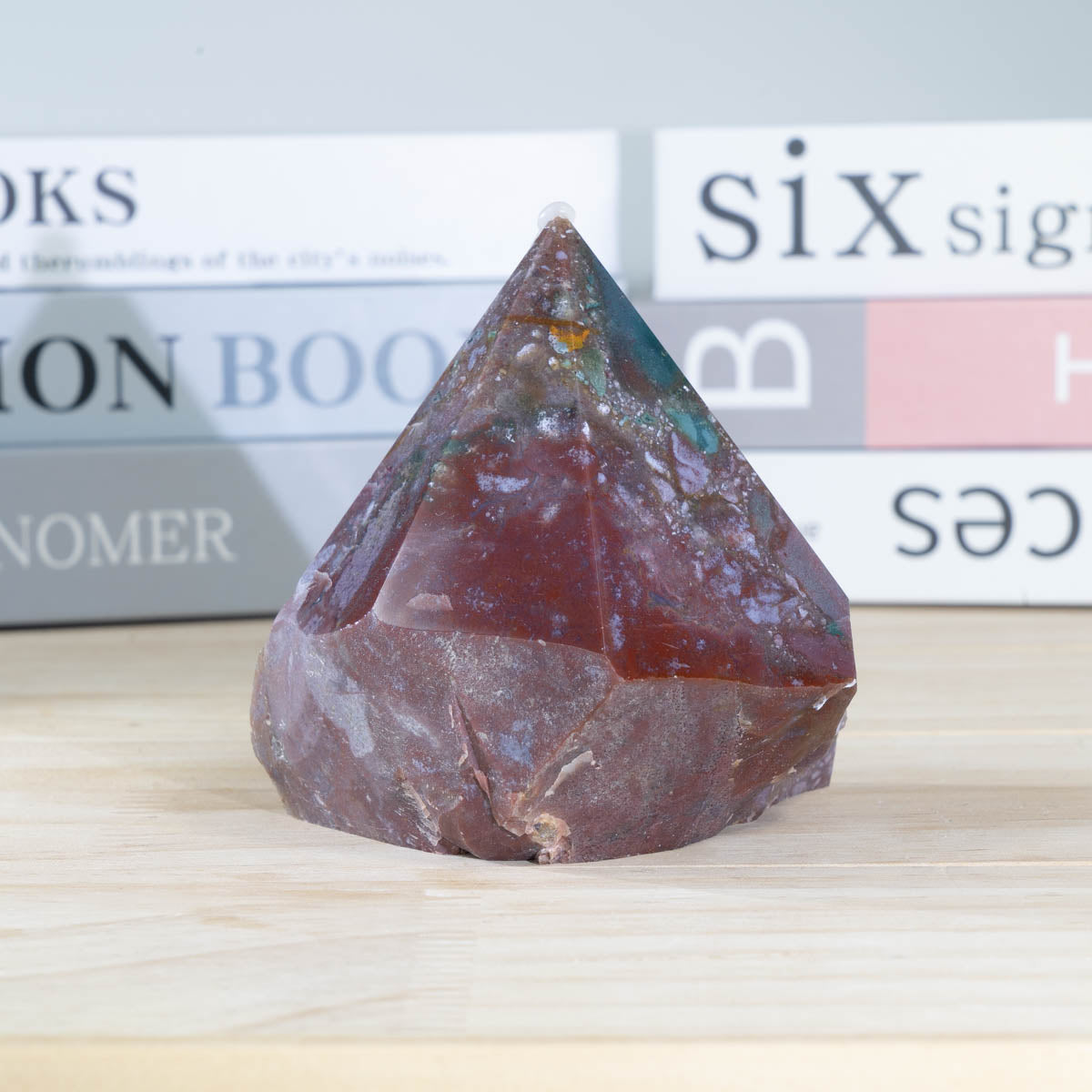 Ozean-Jaspis-Rohsteinspitze in loser Schüttung