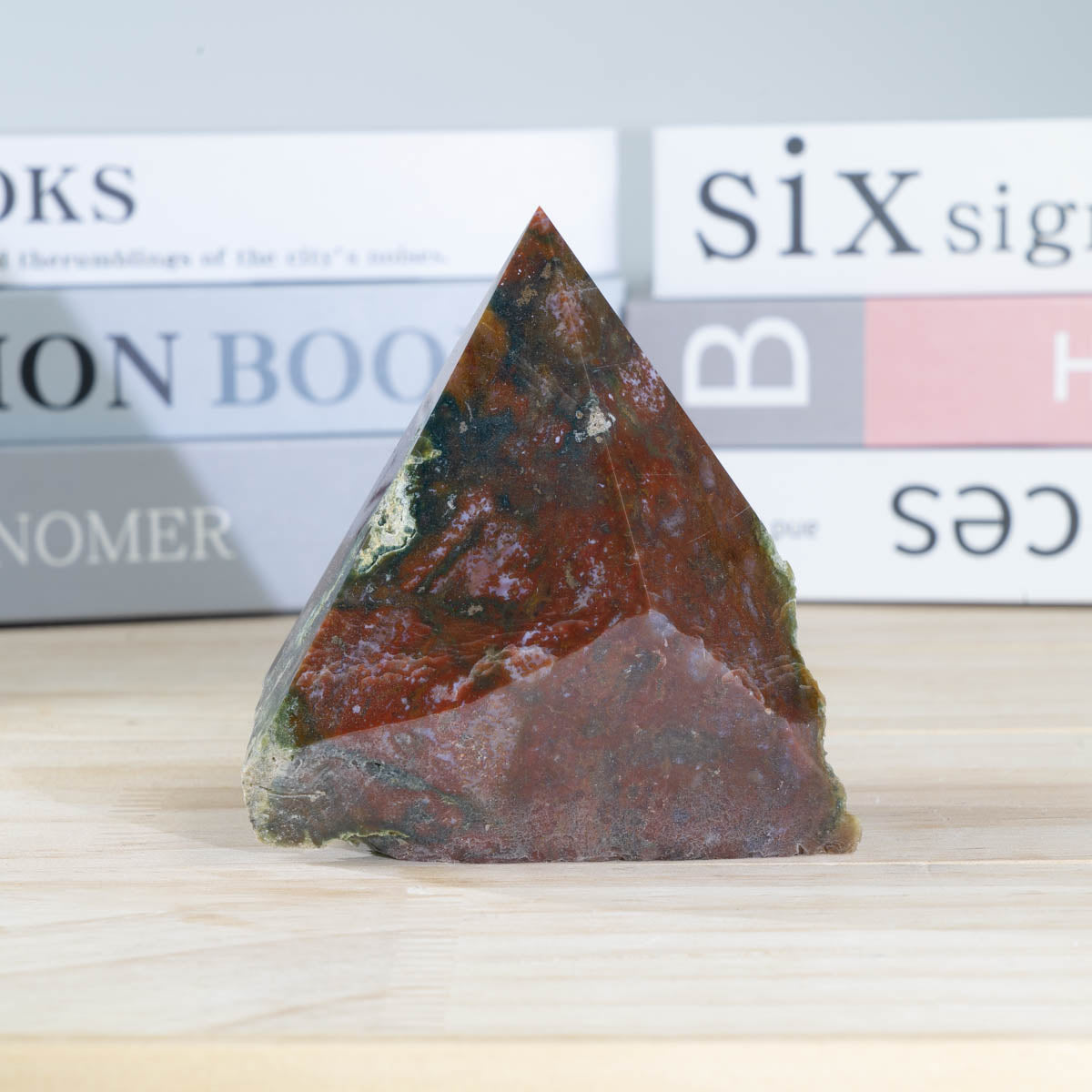 Ozean-Jaspis-Rohsteinspitze in loser Schüttung