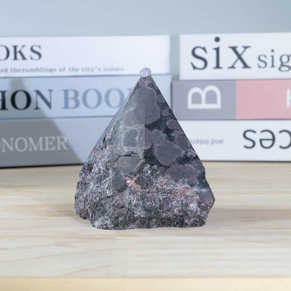 Granat-Rohsteinspitze in loser Schüttung