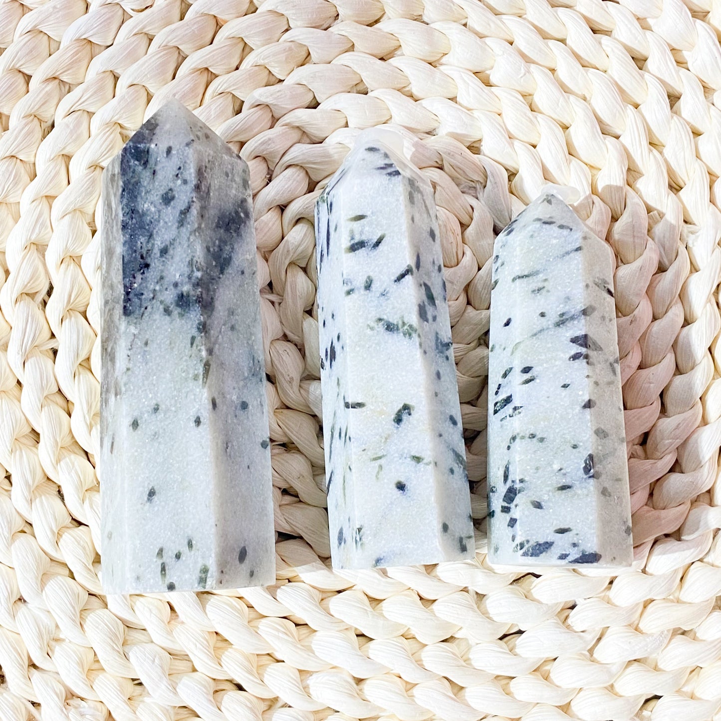 Punta de cuarzo turmalina verde a granel