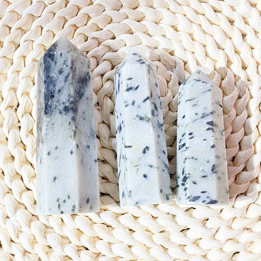 Punta de cuarzo turmalina verde a granel