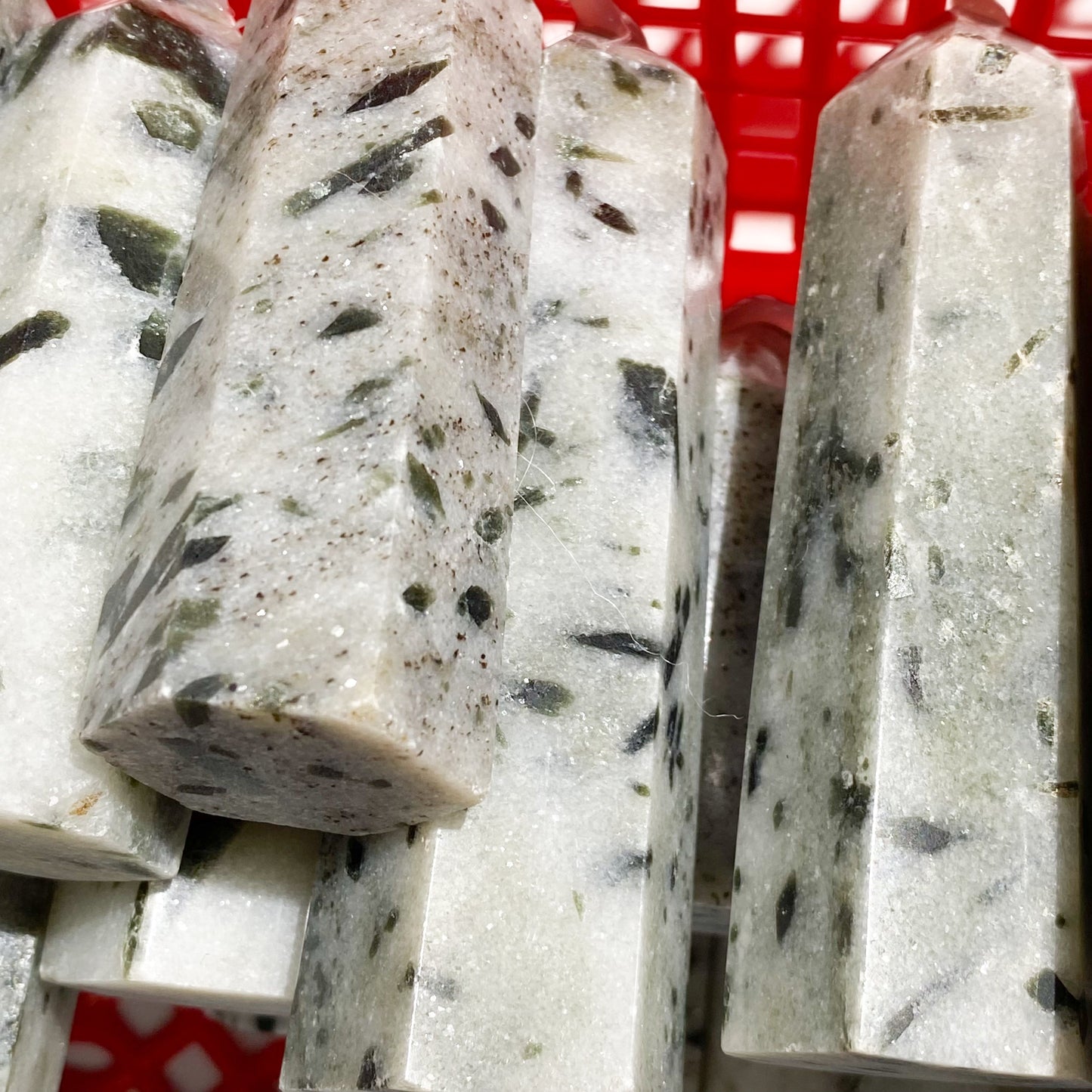 Punta de cuarzo turmalina verde a granel