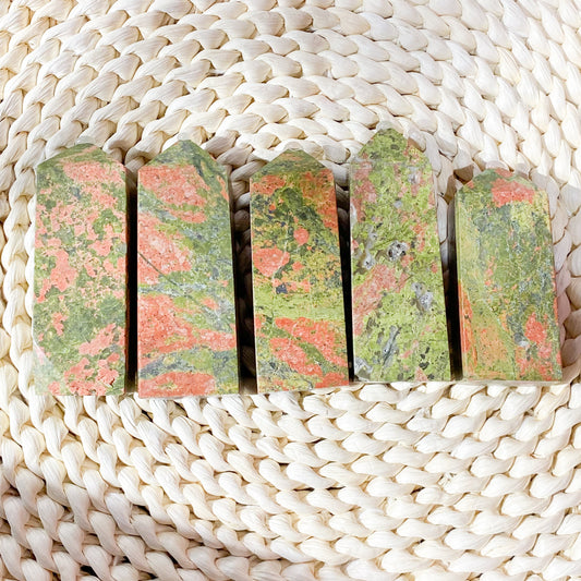 Unakit-Tetraeder-Punkt in loser Schüttung