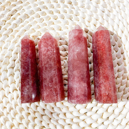 Erdbeerquarzspitze in loser Schüttung